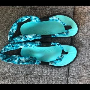 Kuru turquoise sandals